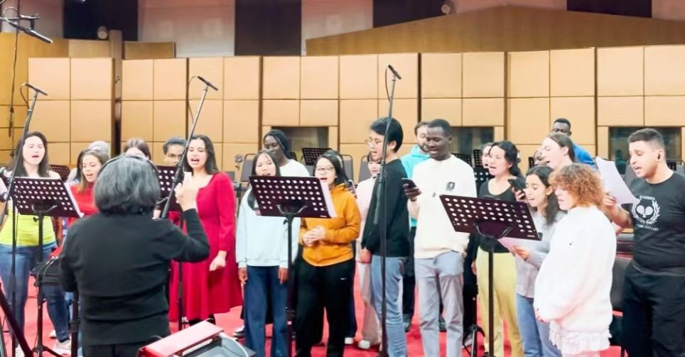 BLCU students on CCTV Gala